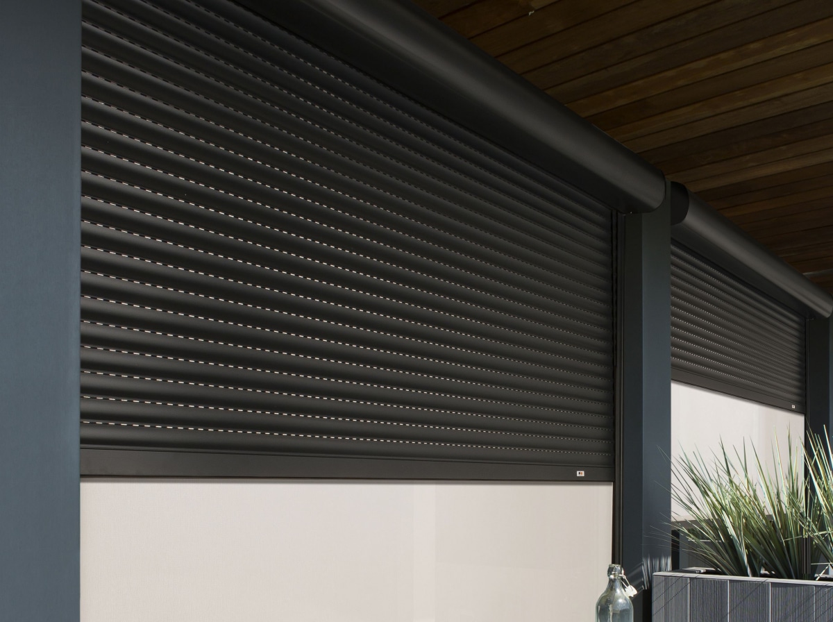Façade avec volets battants en aluminium